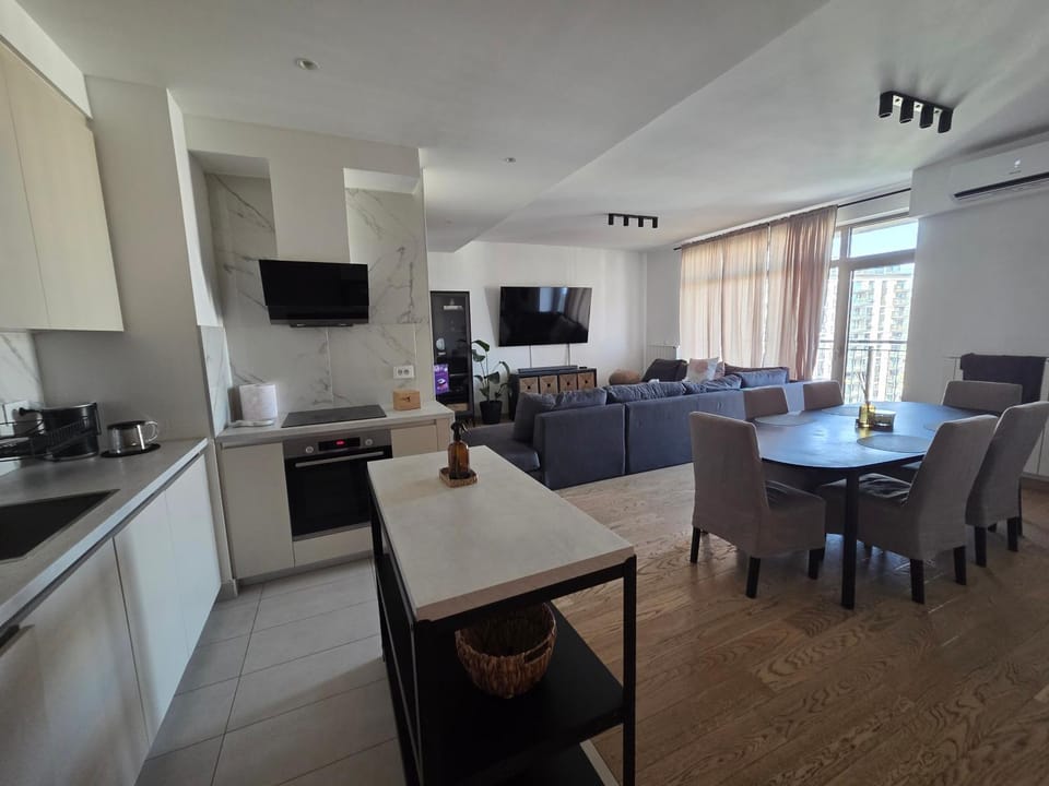 TV and multimedia, Kitchen or kitchenette, Living room, Dining area, oven