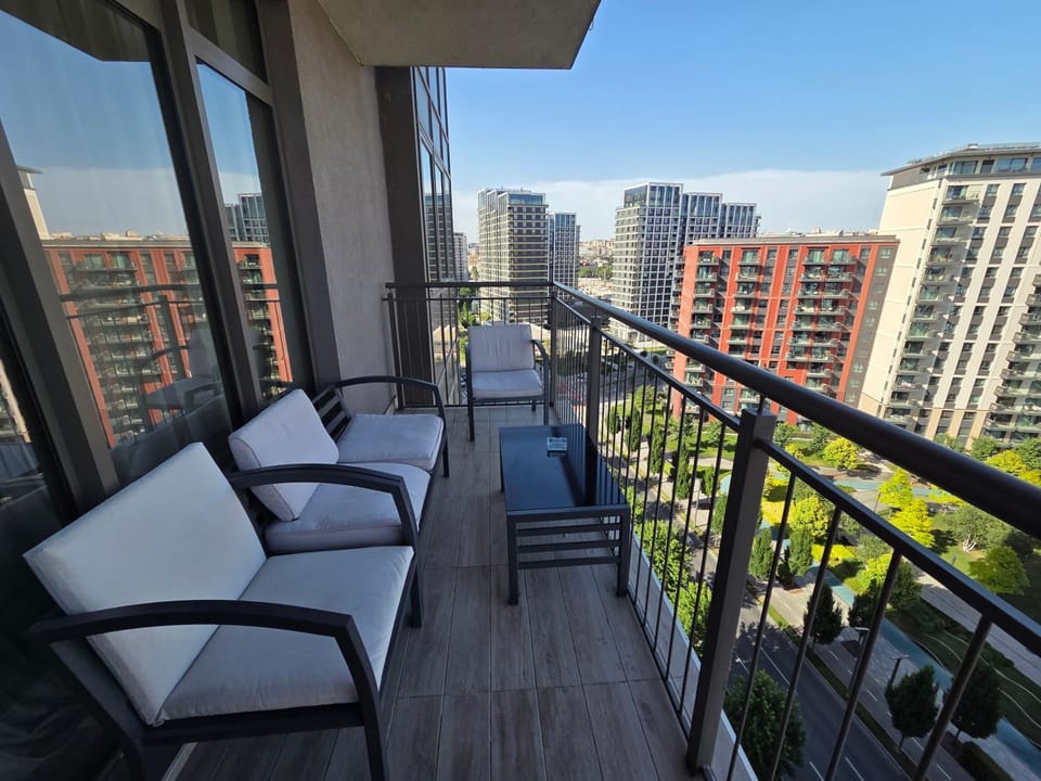 Balcony/Terrace, Seating area, City view