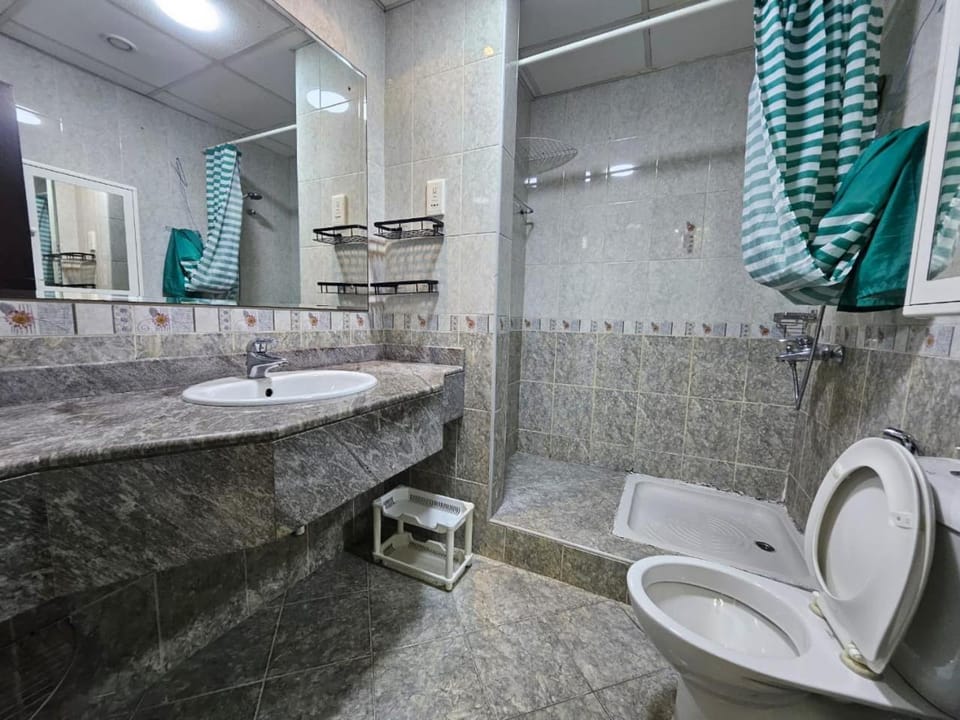 Budget Spacious Room Heart of marina Apartment in Dubai