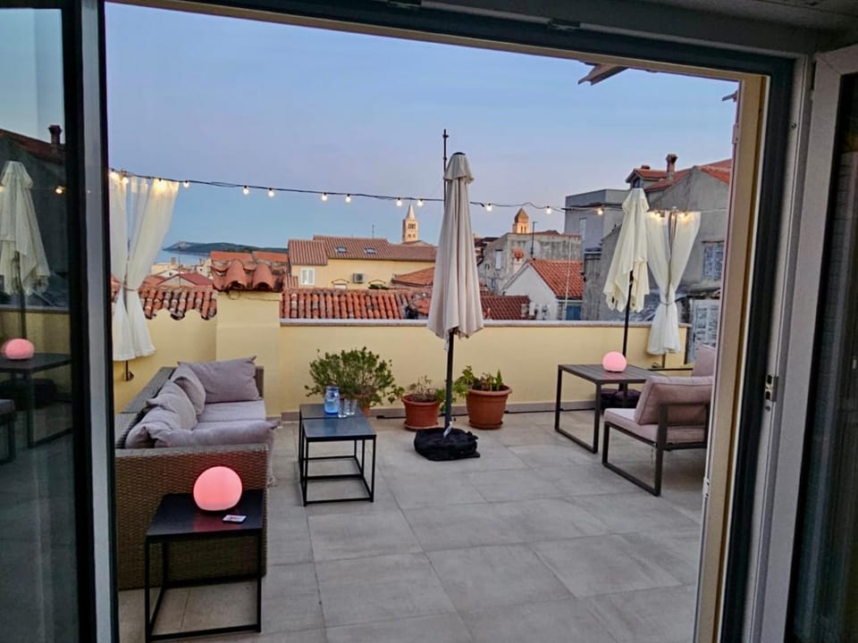 View (from property/room), Seating area, Sea view