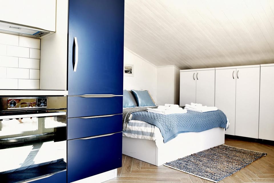 Kitchen or kitchenette, Bedroom