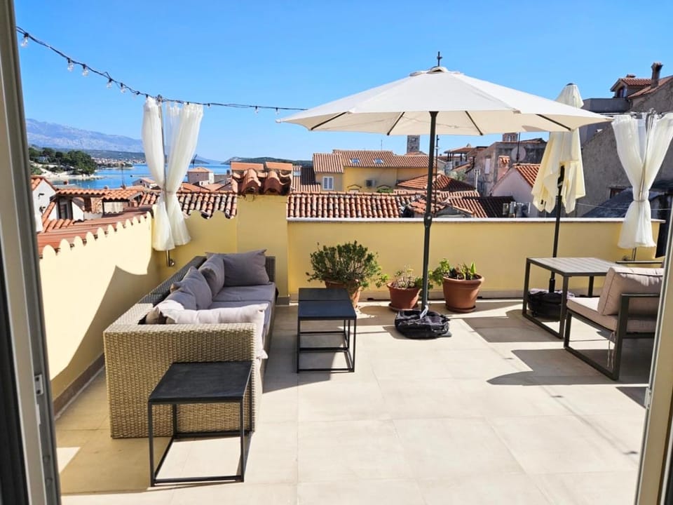 View (from property/room), Balcony/Terrace, Seating area, Sea view