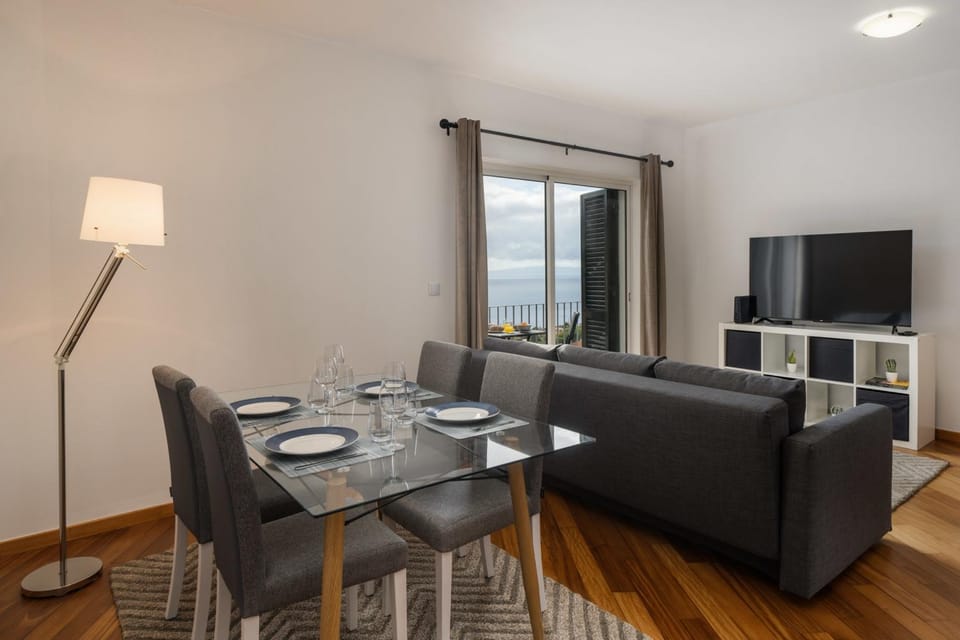 TV and multimedia, Living room, Dining area