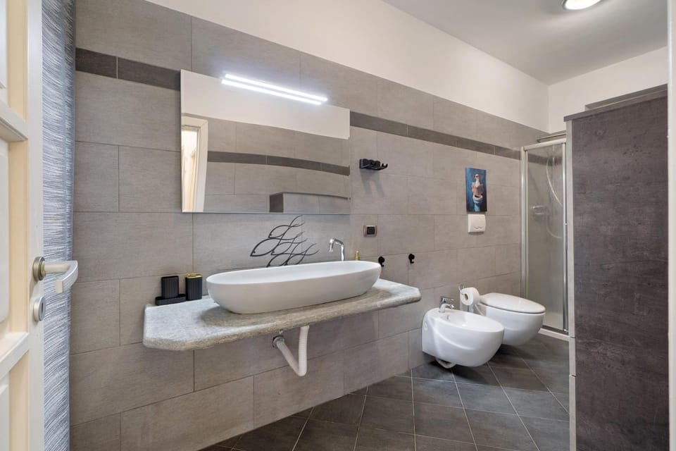 Bathroom, Living room