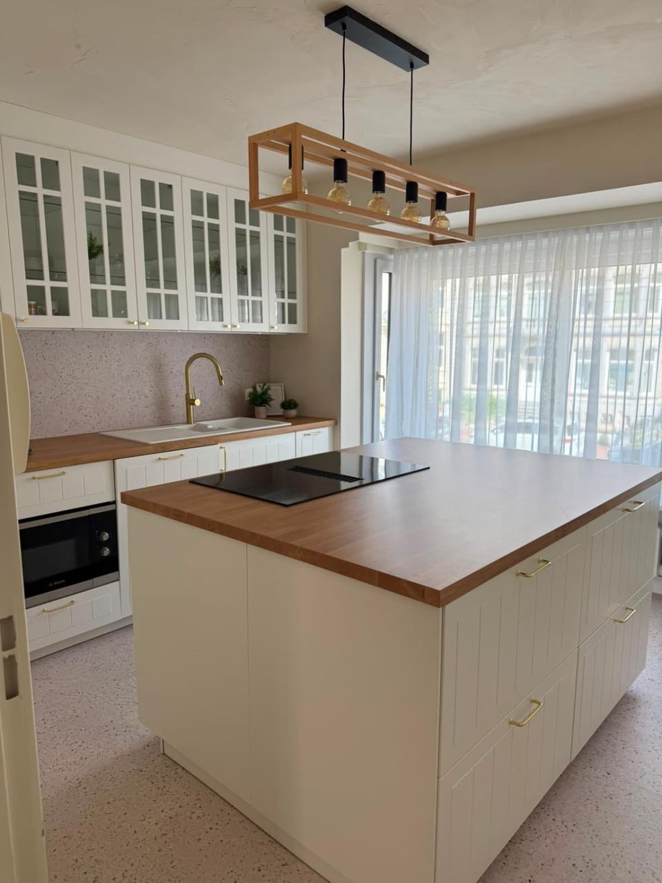 Kitchen or kitchenette, dishwasher, stove