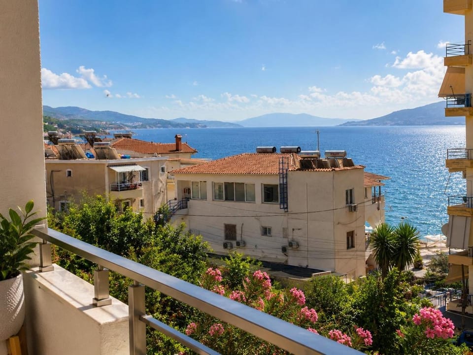 Near beach Rooms Apartment in Sarandë