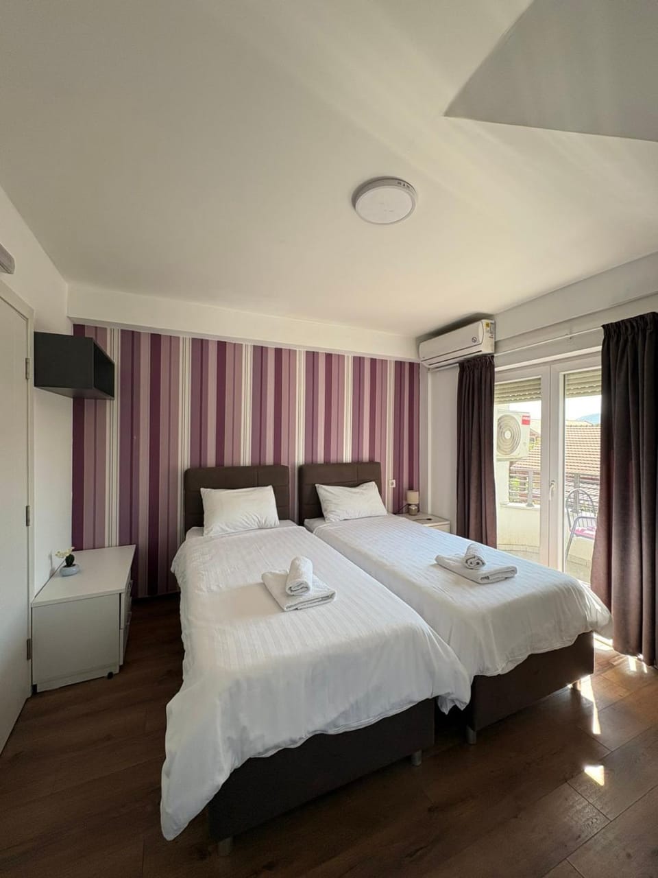 Bed, Balcony/Terrace, Photo of the whole room, towels, air conditioner