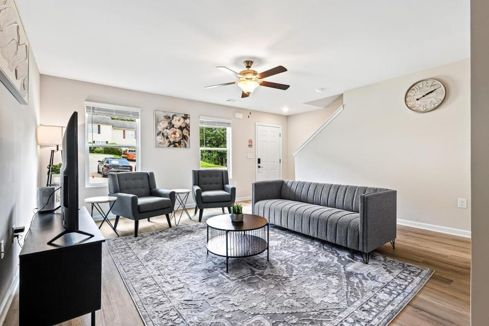 Elegant Escape Near Six Flags with WiFi, AC House in Mableton