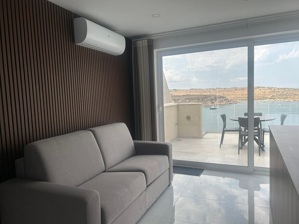 Balcony/Terrace, Living room