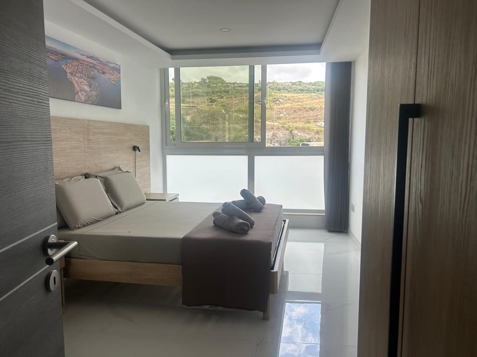 Bedroom, towels