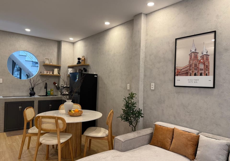 Coffee/tea facilities, Kitchen or kitchenette, Living room, Seating area, Dining area
