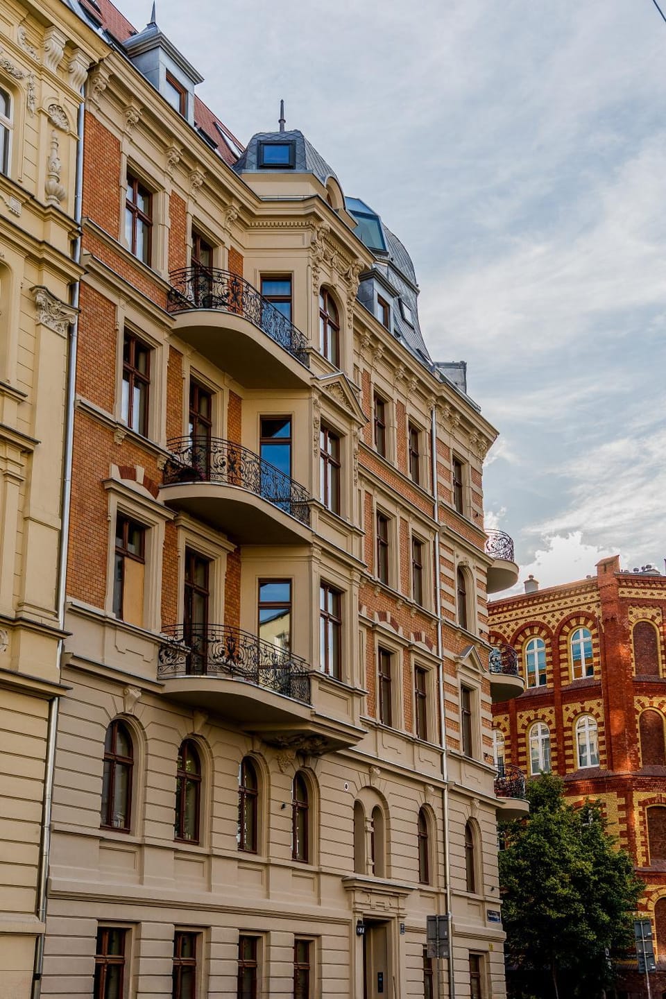 Property building, City view