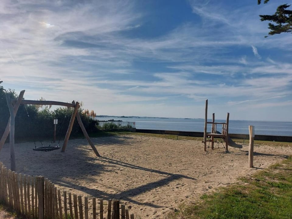 Appartement vue mer, GR 34 et plage au pied ! Apartment in Plougasnou