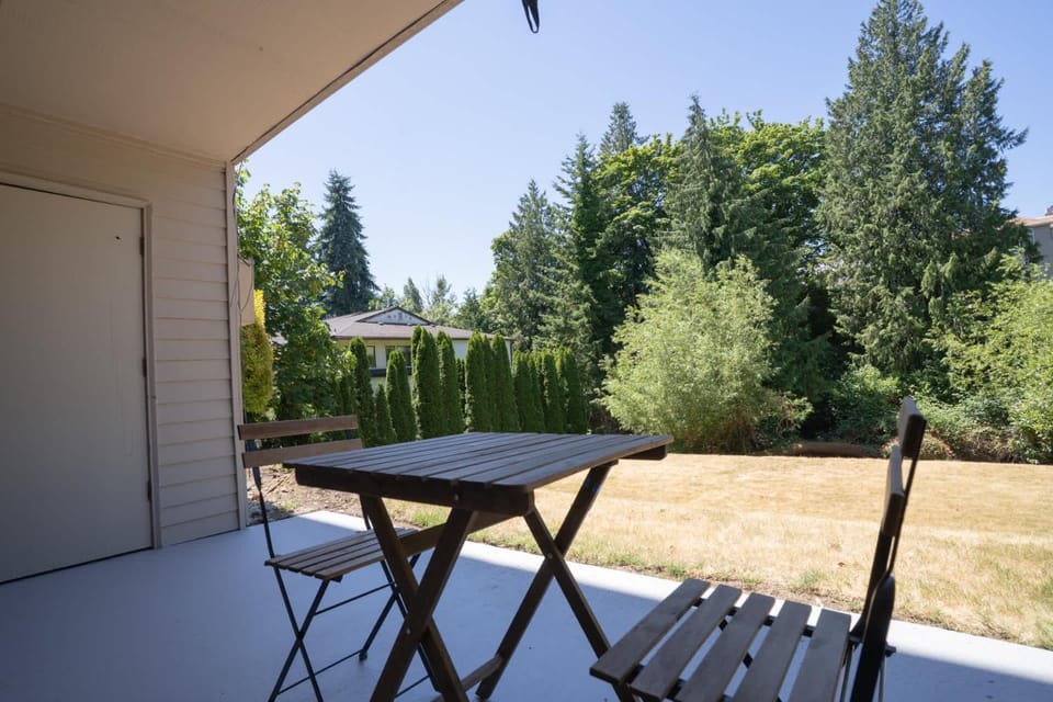 Stylish Bellevue Stay half mile to downtown Apartment in Mercer Island
