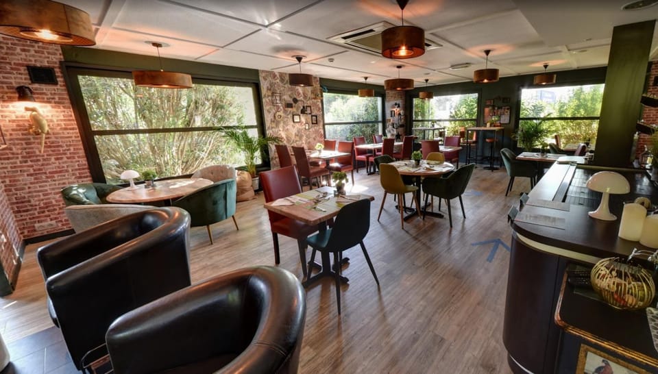 Restaurant/places to eat, Living room, Seating area