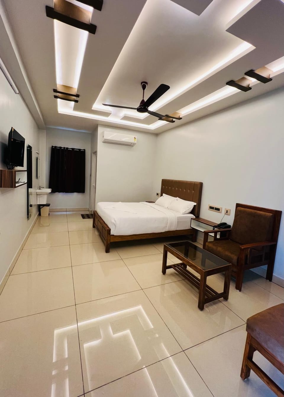 Bed, TV and multimedia, Photo of the whole room, Bedroom, air conditioner