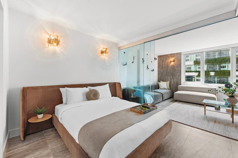 Bed, Living room