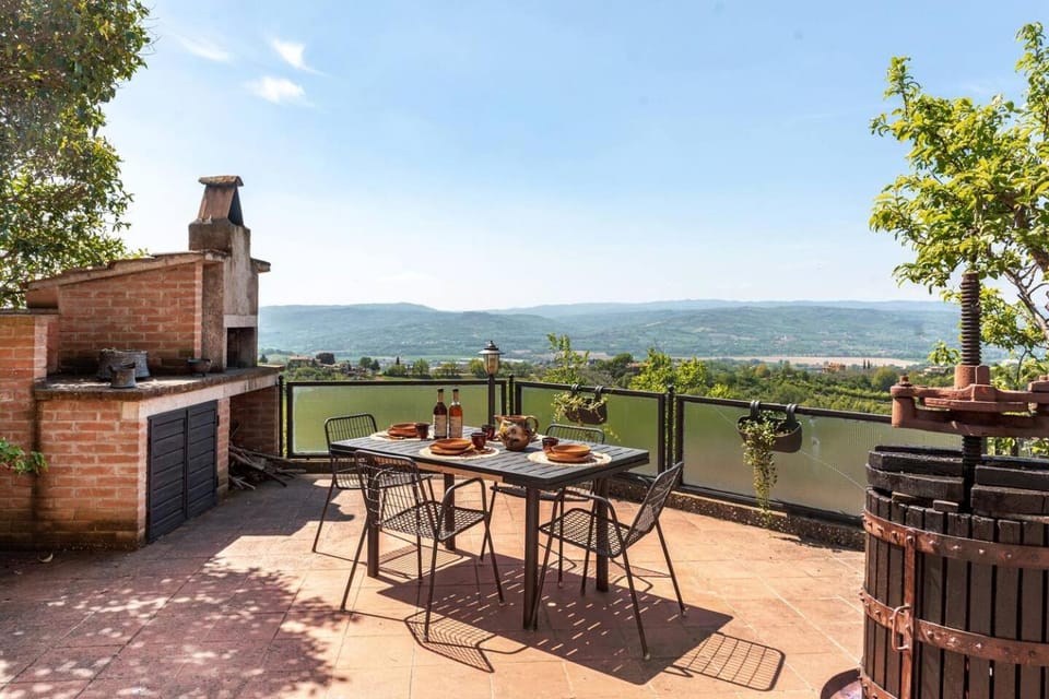 Patio, Day, Natural landscape, Balcony/Terrace, Dining area