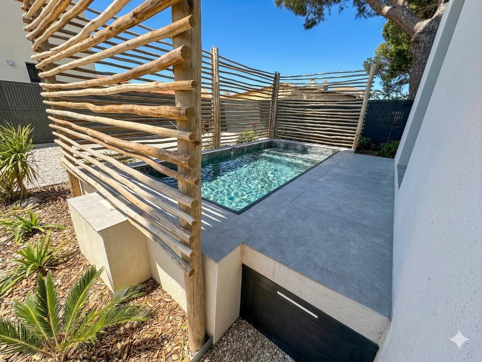 Property building, Swimming pool