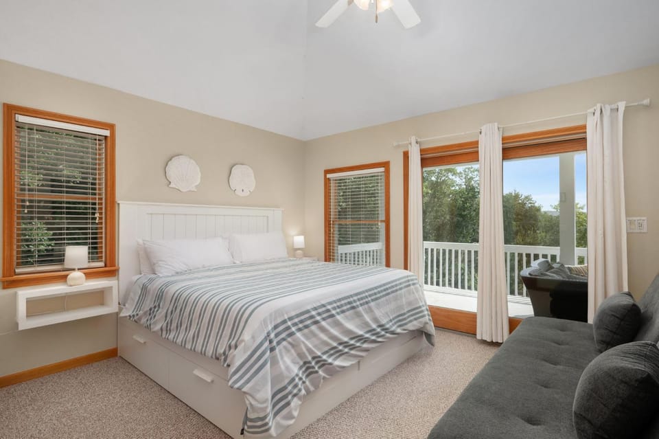 Zs By The Sea House in Port Trinitie