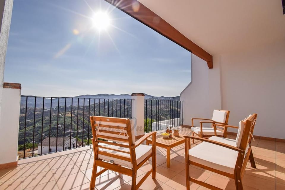 Altos de Frigiliana APT 2 - 2 bedroom Apartment with amazing views and Pool HansOnHoliday Rentals Apartment in Frigiliana
