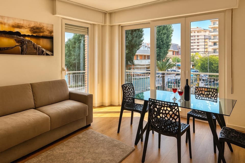 View (from property/room), Seating area, Dining area