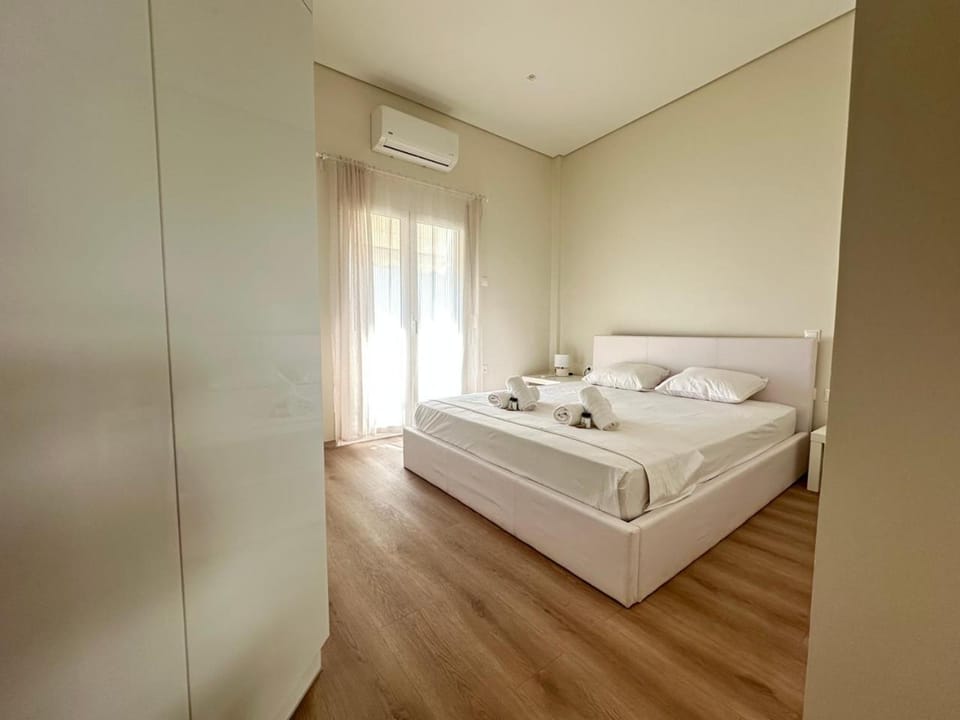 Athens 5th Floor Retreat, Blissful Escape Apartment in Athens