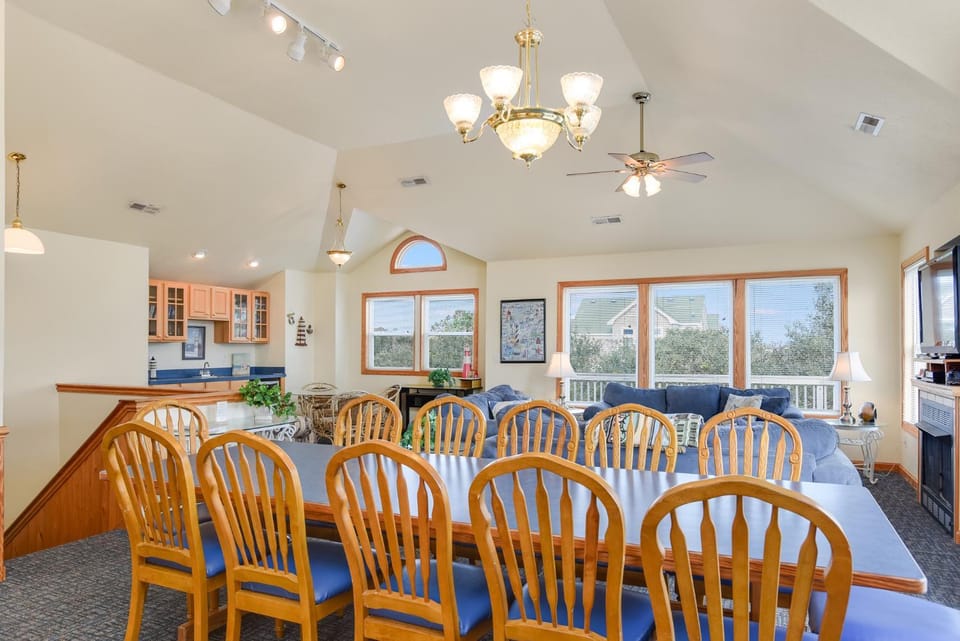 Lady Of The Lake by Village Realty House in Corolla