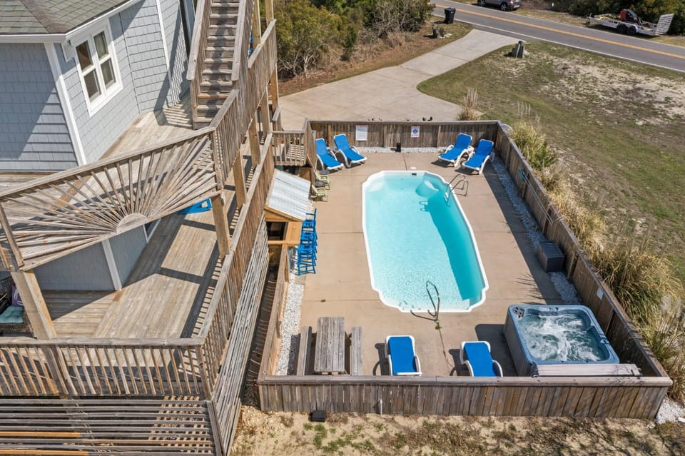 Sea Blue House in Corolla