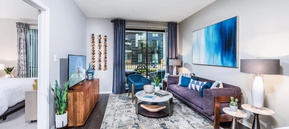 Noho Haven 2 bed Apt with FREE Parking Apartment in North Hollywood
