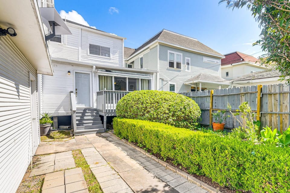 Less Than half Mi to The Strand Historic Galveston Apt! Apartment in Texas City