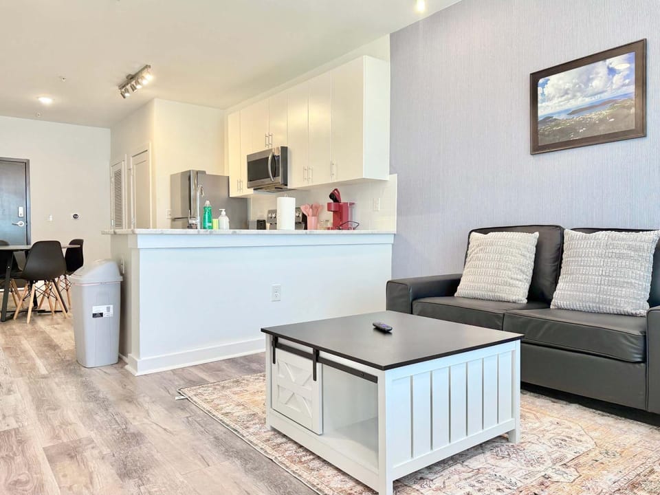 Kitchen or kitchenette, Living room, Seating area, Dining area