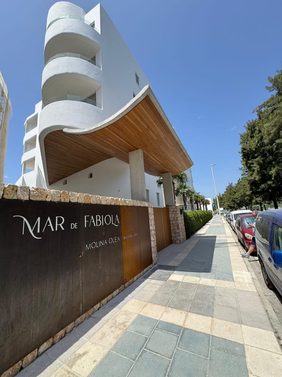 Facade/entrance