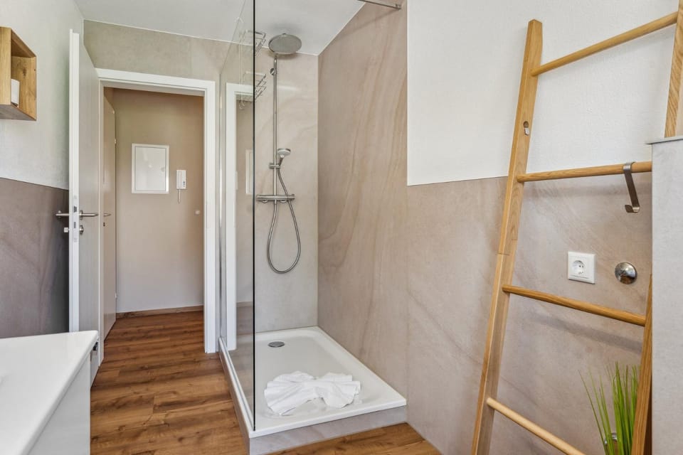 Shower, Bathroom, towels