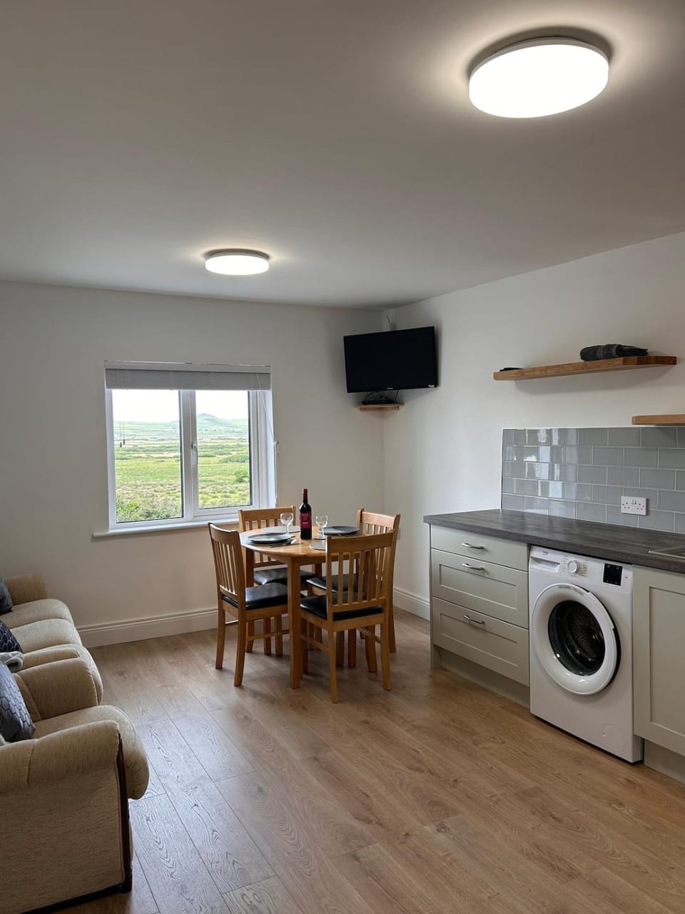 TV and multimedia, Kitchen or kitchenette, Living room, Seating area, Dining area, dishwasher, oven, washing machine