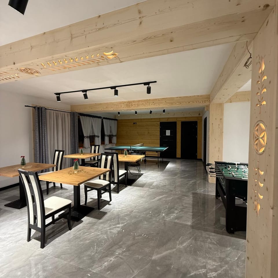Communal lounge/ TV room, Table tennis, Kitchen or kitchenette, Seating area, Dining area