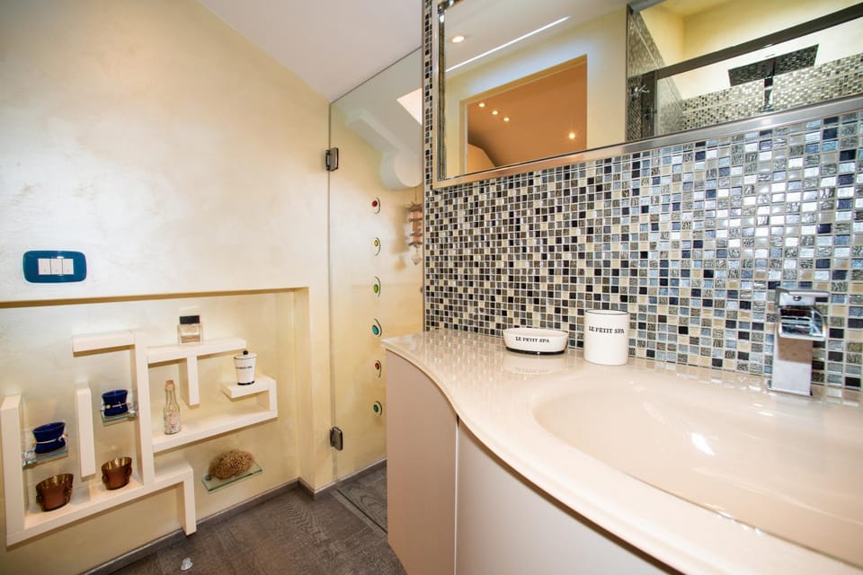 Shower, Bathroom