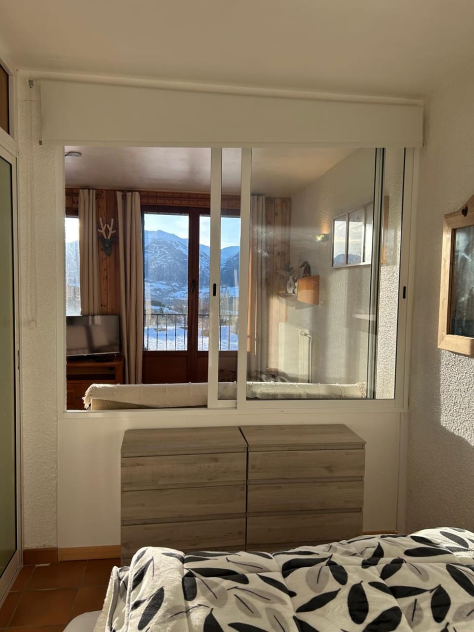 Natural landscape, Winter, TV and multimedia, Bedroom, Mountain view