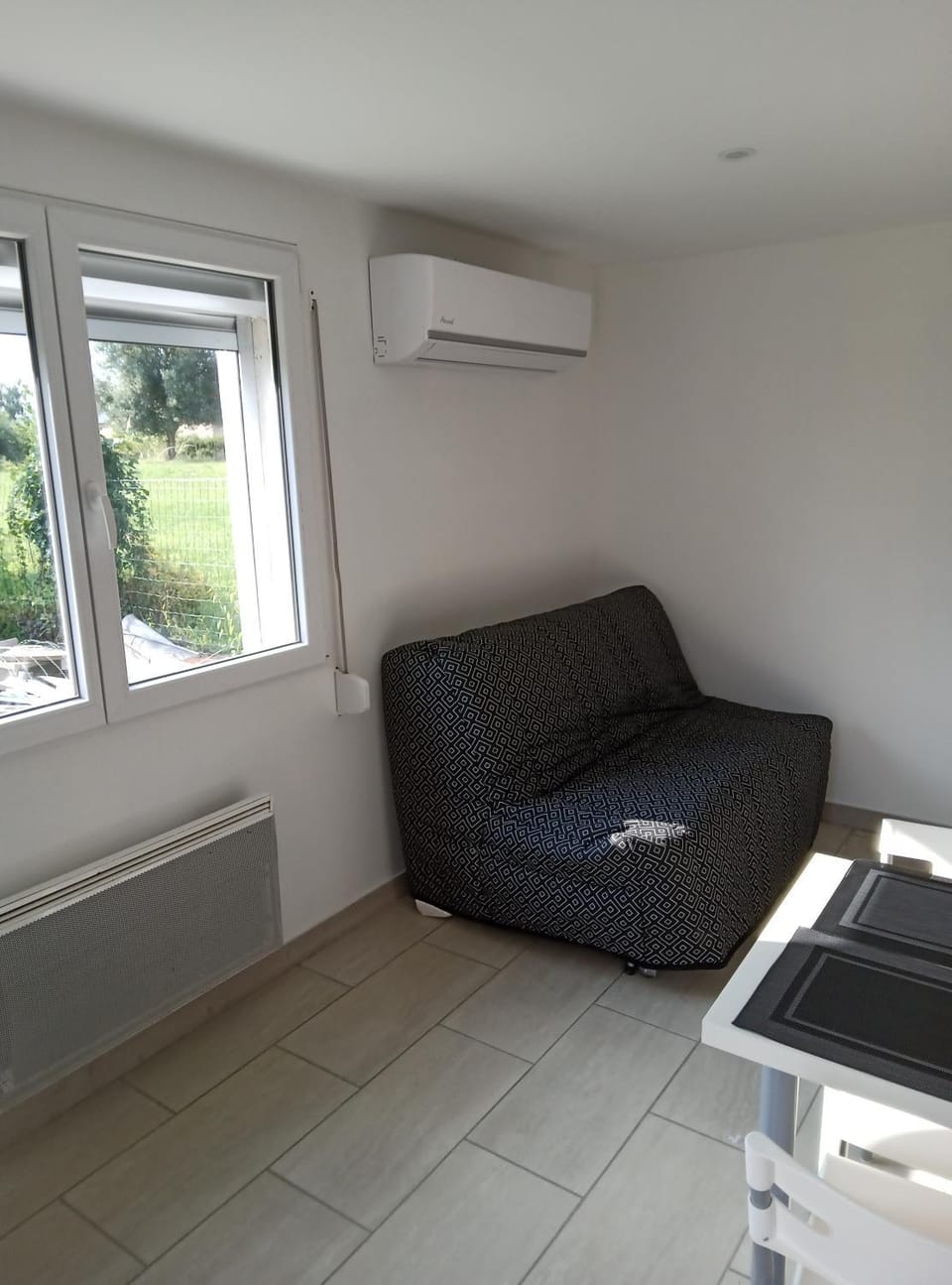 Communal lounge/ TV room, Living room, air conditioner