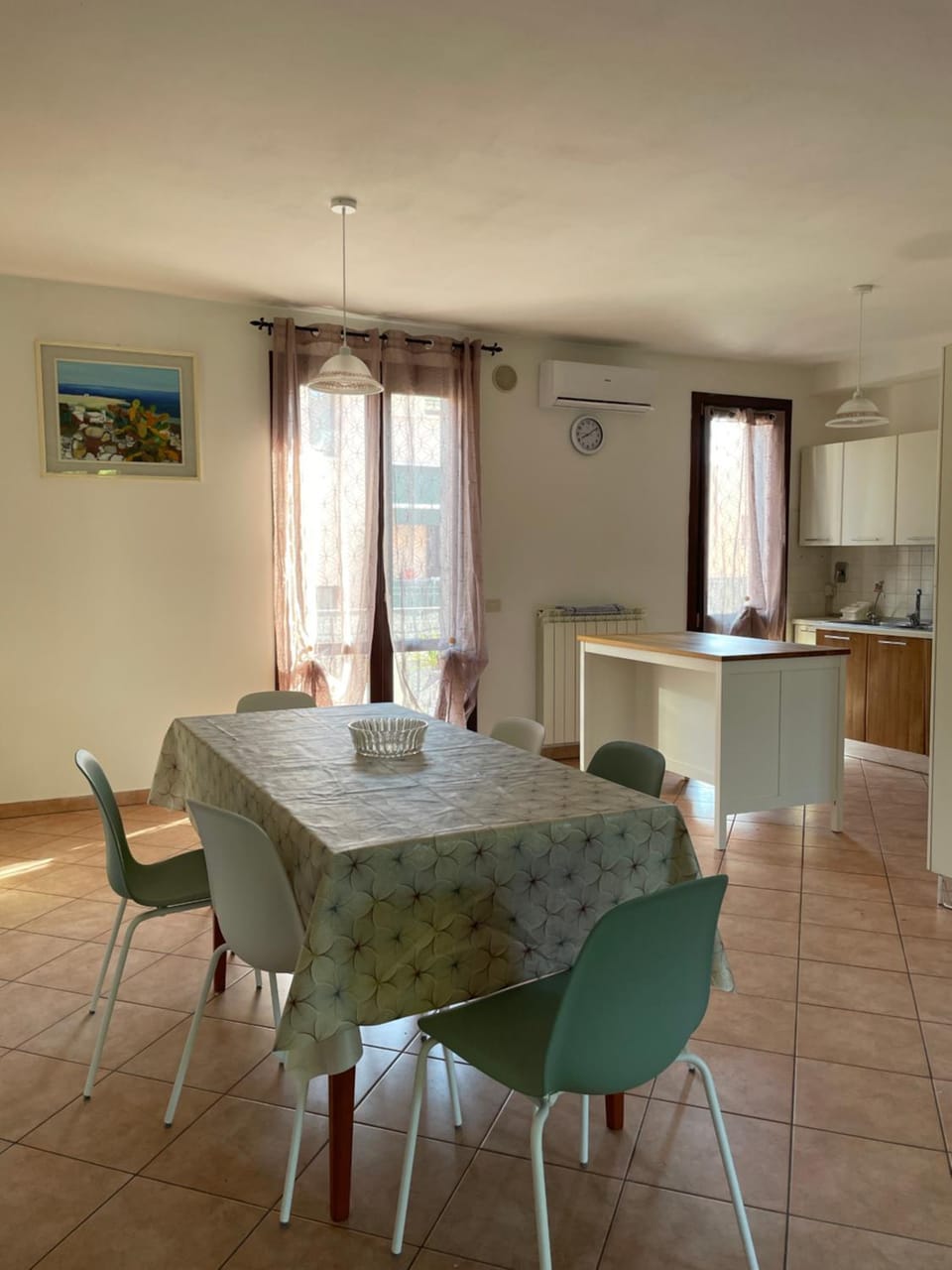Dining area, kitchen