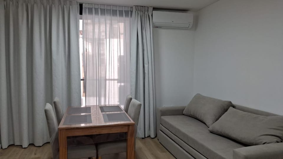 Seating area, Dining area, air conditioner