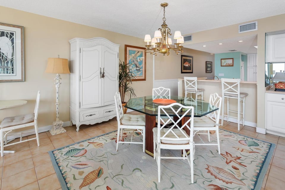 Oceanfront Condominium with Gorgeous Ocean Views. House in Saint Simons Island