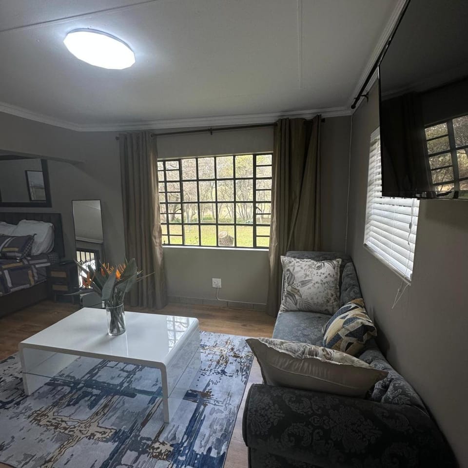 SunsetSunrise Country Farm 3 Bedroom House Bed and Breakfast in Gauteng