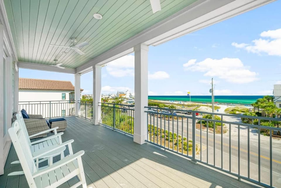 Beachside Bliss by Stay on 30a, Ocean View Private Pool House in South Walton County