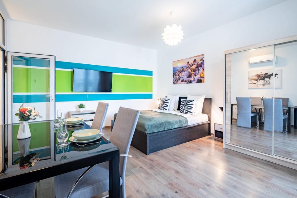 Balcony - Central - Super Comfy Apartment in Budapest