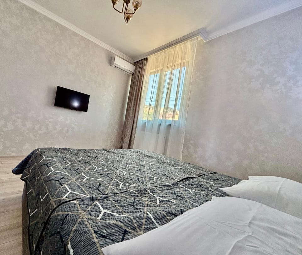 TV and multimedia, Photo of the whole room, Bedroom, air conditioner