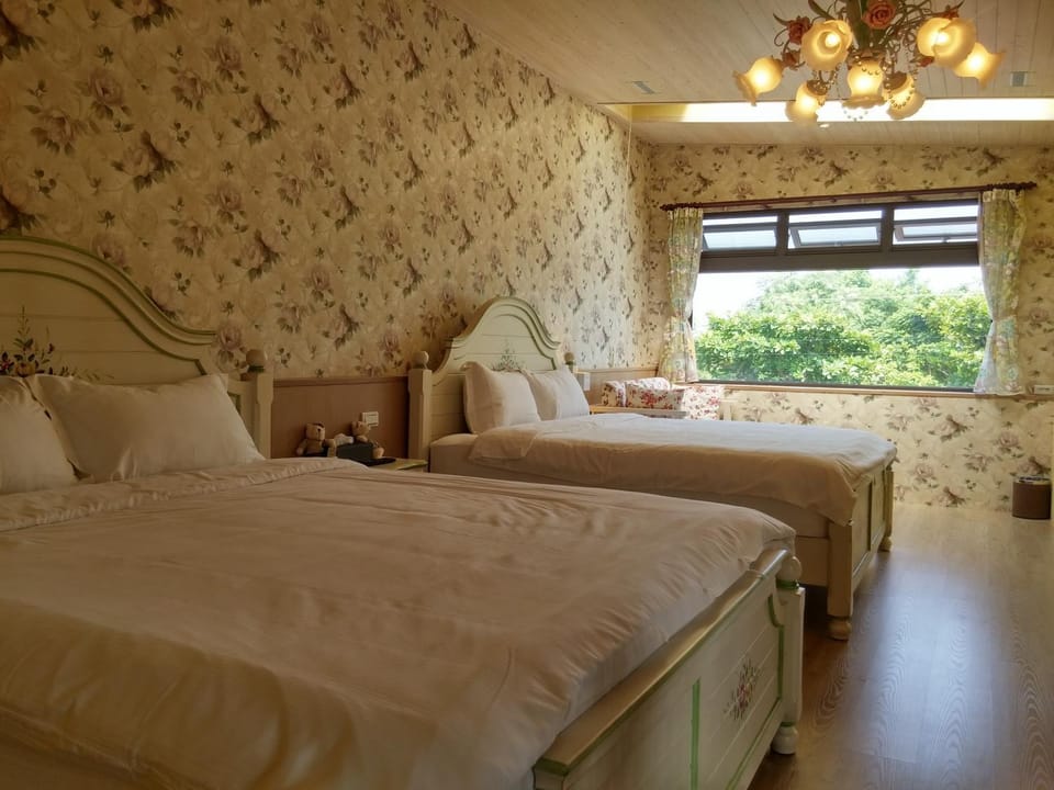 Bed, Photo of the whole room