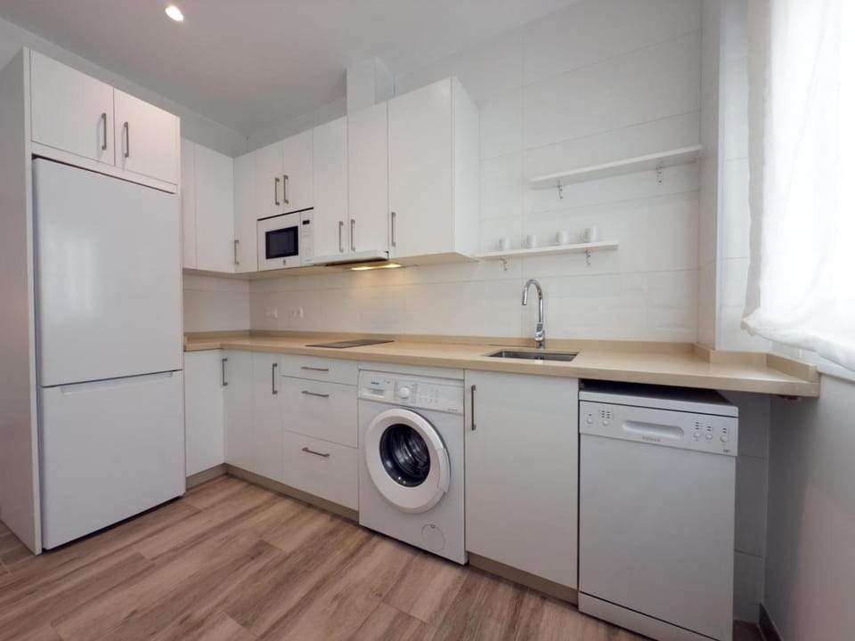 Kitchen or kitchenette, dishwasher, stove, washing machine
