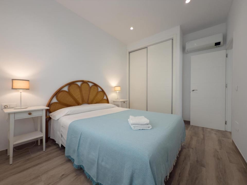 Bed, Photo of the whole room, Bedroom, wardrobe, air conditioner