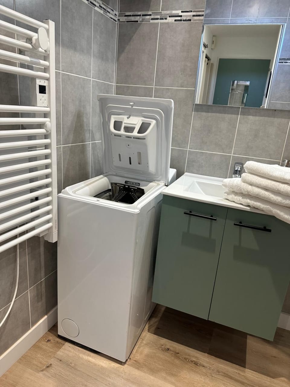 Bathroom, washing machine